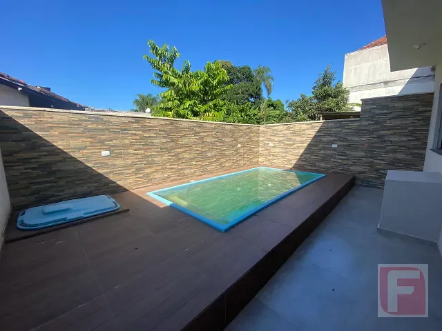 Casa 3 quartos e 1 banheiro, à venda, no bairro Centro em Itapoá