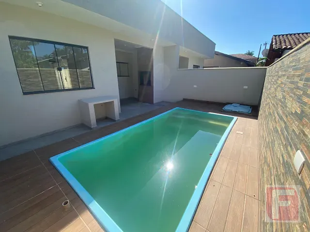 Casa 3 quartos e 1 banheiro, à venda, no bairro Centro em Itapoá