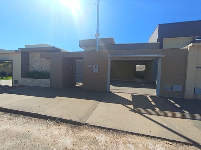 Casa com 360m² 3 quartos e 3 banheiros, à venda, no bairro Setor Cristina II em Trindade