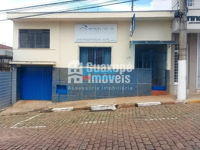 Casa com 543m² 4 quartos e 3 banheiros, à venda, no bairro Centro em Guaxupé