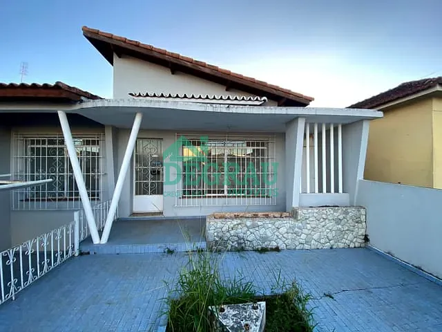Casa 4 quartos e 2 banheiros, para alugar, no bairro Vila Santana em Itapeva