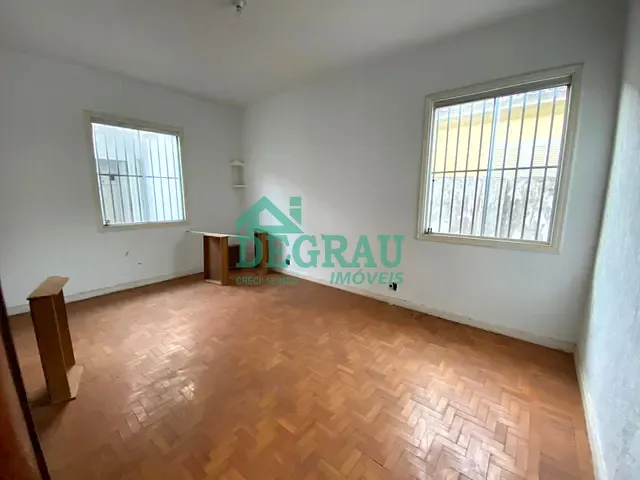 Casa 4 quartos e 2 banheiros, para alugar, no bairro Vila Santana em Itapeva