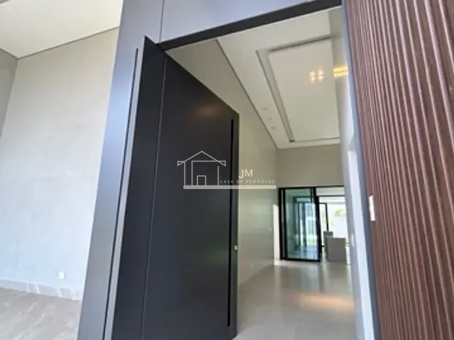 Casa com 483m² 4 quartos e 5 banheiros, à venda, no bairro Granja Marileusa em Uberlândia