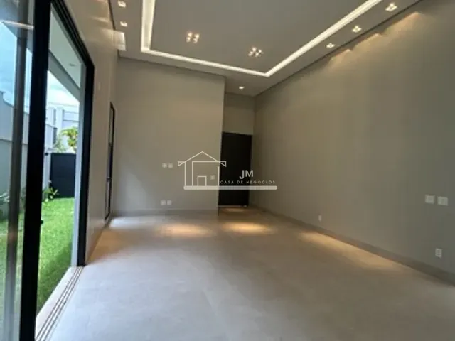 Casa com 483m² 4 quartos e 5 banheiros, à venda, no bairro Granja Marileusa em Uberlândia