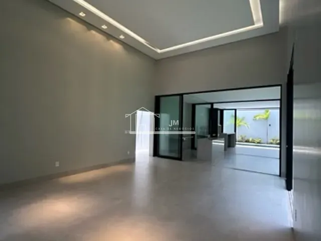 Casa com 483m² 4 quartos e 5 banheiros, à venda, no bairro Granja Marileusa em Uberlândia
