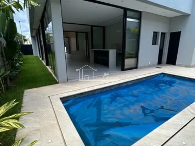 Casa com 483m² 4 quartos e 5 banheiros, à venda, no bairro Granja Marileusa em Uberlândia