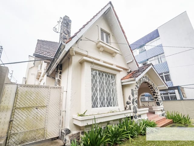 Prédio com 436m², para alugar, no bairro São Francisco em Curitiba