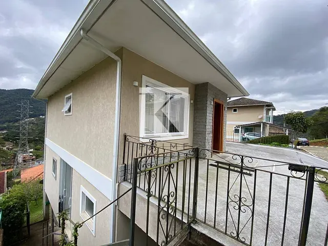 Casa com 350m² 4 quartos e 4 banheiros, à venda, no bairro Albuquerque em Teresópolis