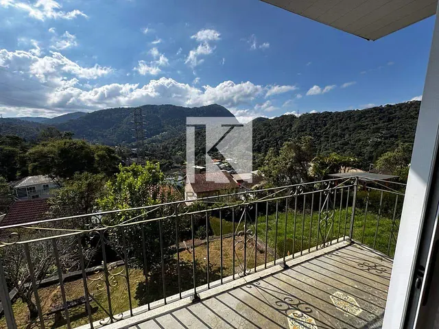 Casa com 350m² 4 quartos e 4 banheiros, à venda, no bairro Albuquerque em Teresópolis