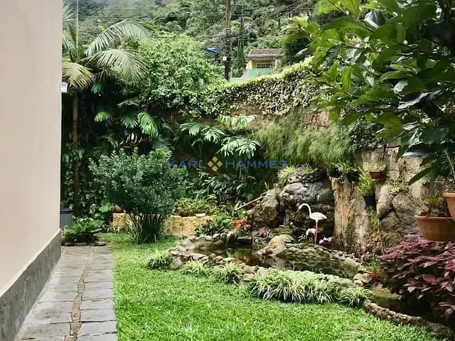Casa 4 quartos e 3 banheiros, à venda, no bairro Retiro em Petrópolis