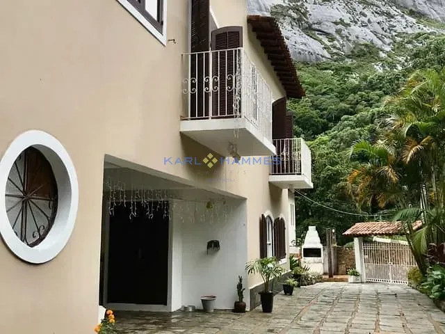 Casa 4 quartos e 3 banheiros, à venda, no bairro Retiro em Petrópolis