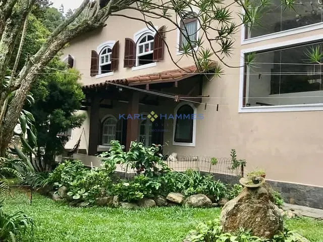 Casa 4 quartos e 3 banheiros, à venda, no bairro Retiro em Petrópolis