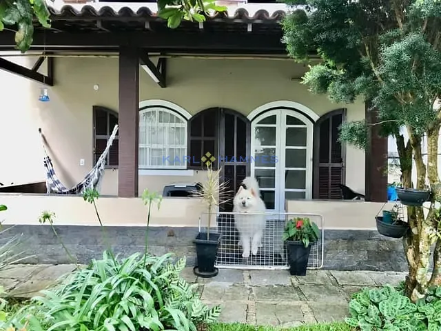 Casa 4 quartos e 3 banheiros, à venda, no bairro Retiro em Petrópolis