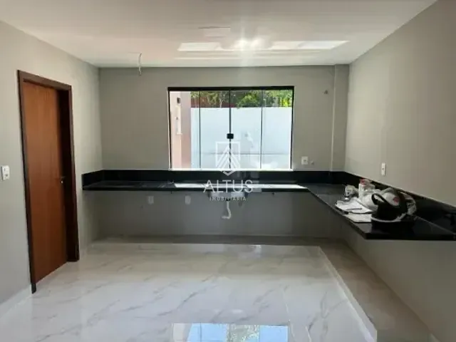 Casa 4 quartos e 5 banheiros, à venda, no bairro Vila de Abrantes (Abrantes) em Camaçari