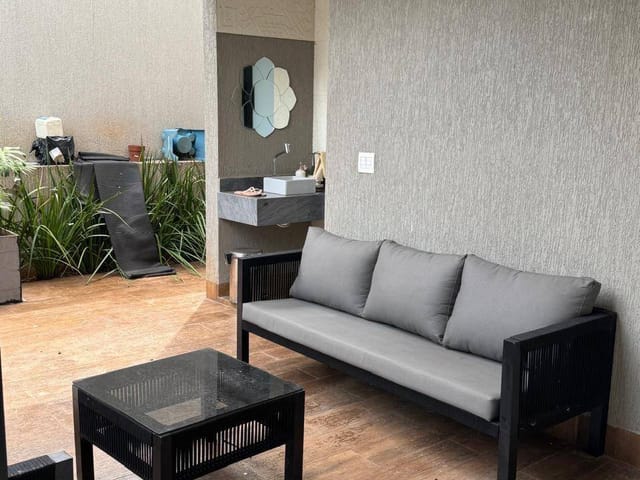 Casa com 390m² 3 quartos e 5 banheiros, para alugar, no bairro Jardins Valência em Goiânia