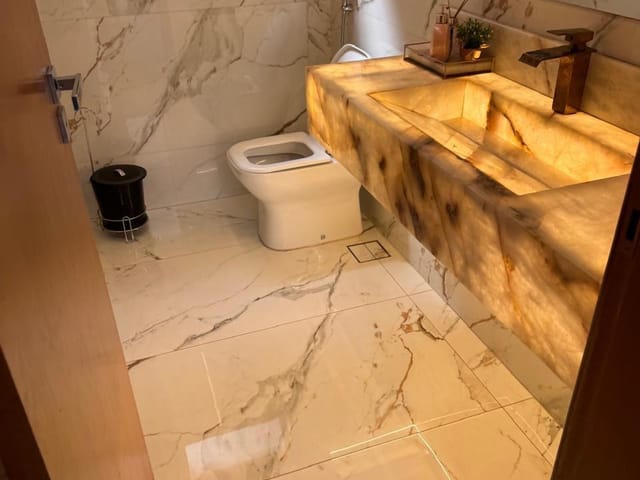 Casa com 390m² 3 quartos e 5 banheiros, para alugar, no bairro Jardins Valência em Goiânia