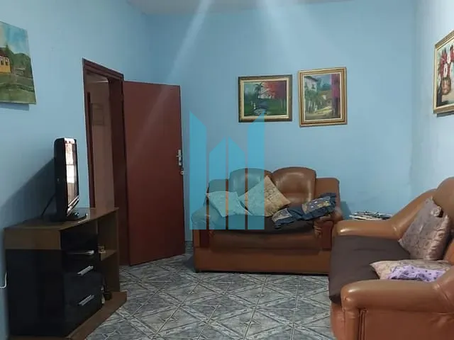 Casa com 250m² 3 quartos e 2 banheiros, à venda, no bairro Vila Caio Junqueira em Poços de Caldas