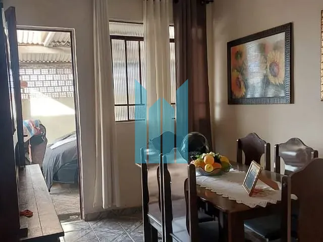 Casa com 250m² 3 quartos e 2 banheiros, à venda, no bairro Vila Caio Junqueira em Poços de Caldas