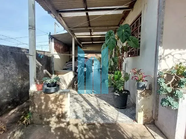 Casa com 250m² 3 quartos e 2 banheiros, à venda, no bairro Vila Caio Junqueira em Poços de Caldas