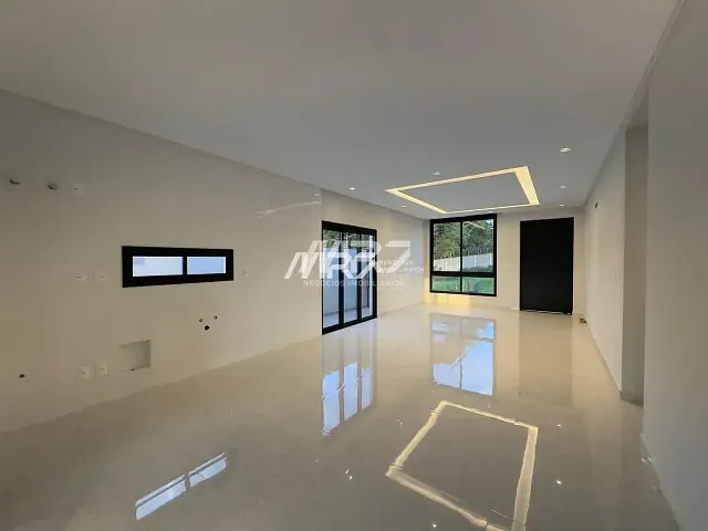 Casa com 329m² 4 quartos e 5 banheiros, à venda, no bairro Orfãs em Ponta Grossa