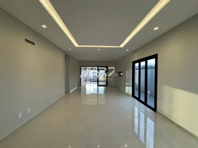 Casa com 329m² 4 quartos e 5 banheiros, à venda, no bairro Orfãs em Ponta Grossa