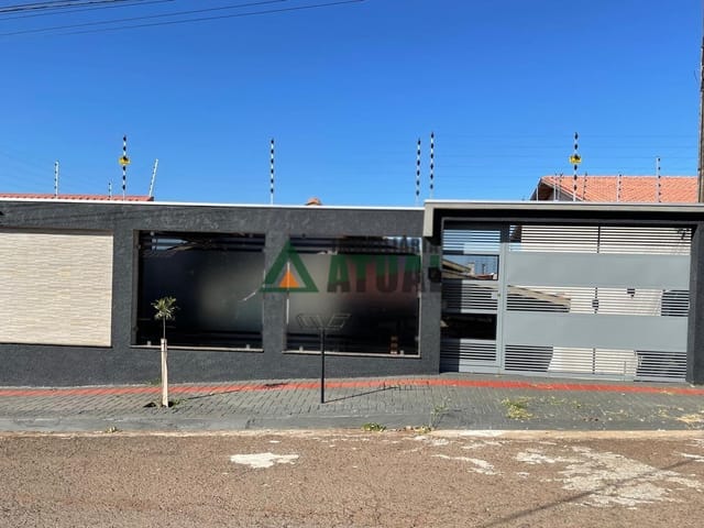 Casa com 339m² 3 quartos e 2 banheiros, à venda, no bairro Conjunto Habitacional José Garcia Molina em Londrina