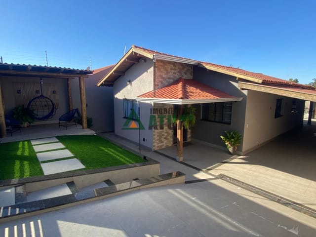 Casa com 339m² 3 quartos e 2 banheiros, à venda, no bairro Conjunto Habitacional José Garcia Molina em Londrina