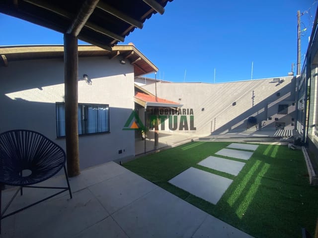 Casa com 339m² 3 quartos e 2 banheiros, à venda, no bairro Conjunto Habitacional José Garcia Molina em Londrina