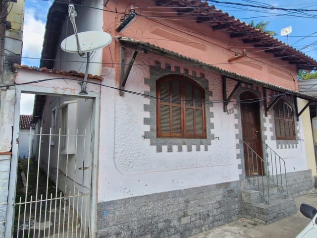 Casa 5 quartos e 3 banheiros, à venda, no bairro Alto do Rio Bonito em Vassouras