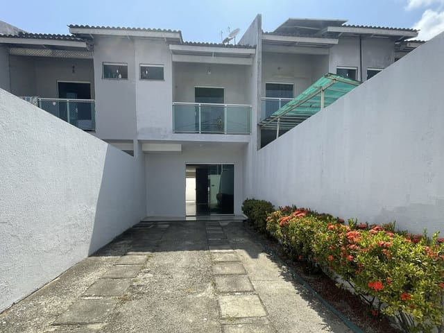 Casa com 200m² 3 quartos e 3 banheiros, à venda, no bairro Maraponga em Fortaleza