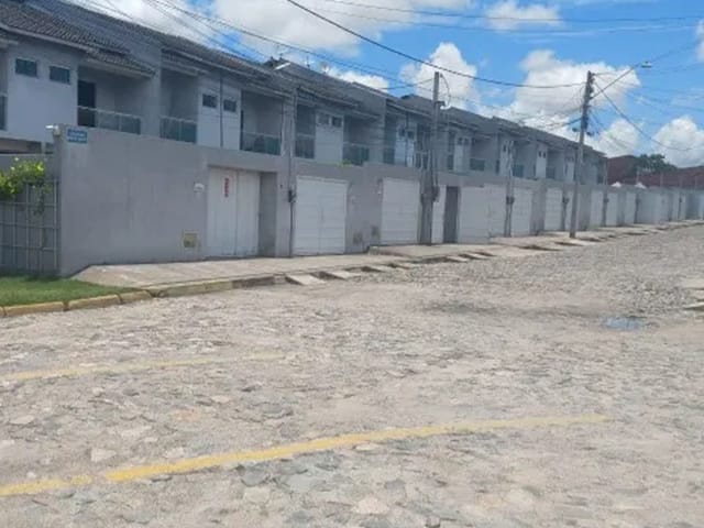 Casa com 200m² 3 quartos e 3 banheiros, à venda, no bairro Maraponga em Fortaleza