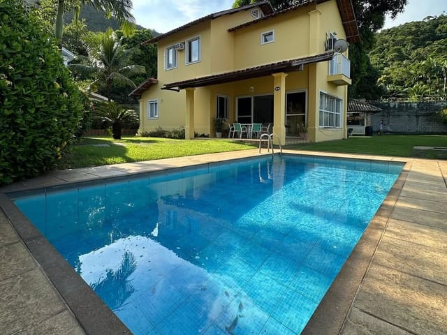 Casa 4 quartos e 7 banheiros, à venda, no bairro Vargem Grande em Rio de Janeiro