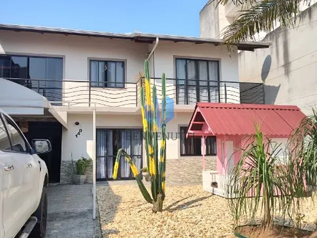 Casa com 180m² 4 quartos e 3 banheiros, à venda, no bairro Centro em Camboriú