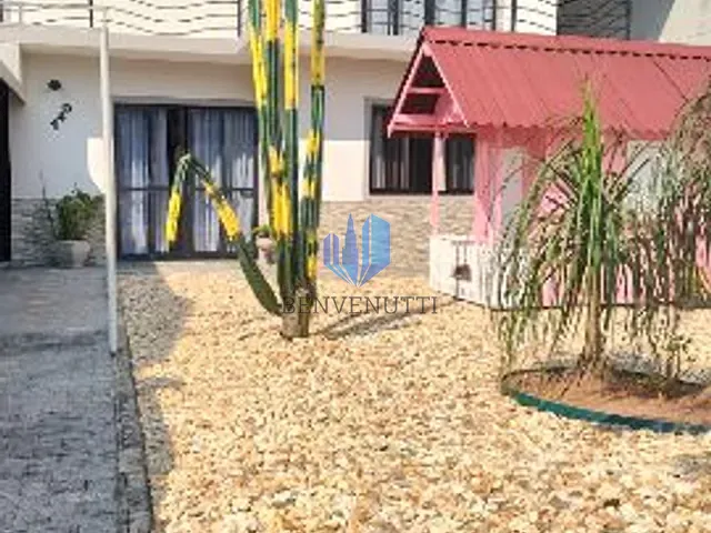 Casa com 180m² 4 quartos e 3 banheiros, à venda, no bairro Centro em Camboriú