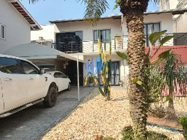 Casa com 180m² 4 quartos e 3 banheiros, à venda, no bairro Centro em Camboriú