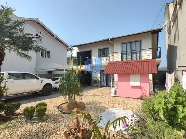 Casa com 180m² 4 quartos e 3 banheiros, à venda, no bairro Centro em Camboriú
