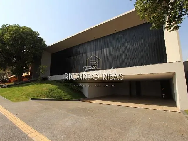 Casa com 882m² 4 quartos e 4 banheiros, à venda, no bairro Residencial Alphaville Flamboyant em Goiânia