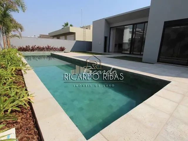 Casa com 882m² 4 quartos e 4 banheiros, à venda, no bairro Residencial Alphaville Flamboyant em Goiânia
