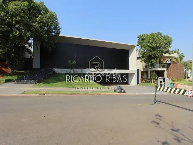 Casa com 882m² 4 quartos e 4 banheiros, à venda, no bairro Residencial Alphaville Flamboyant em Goiânia