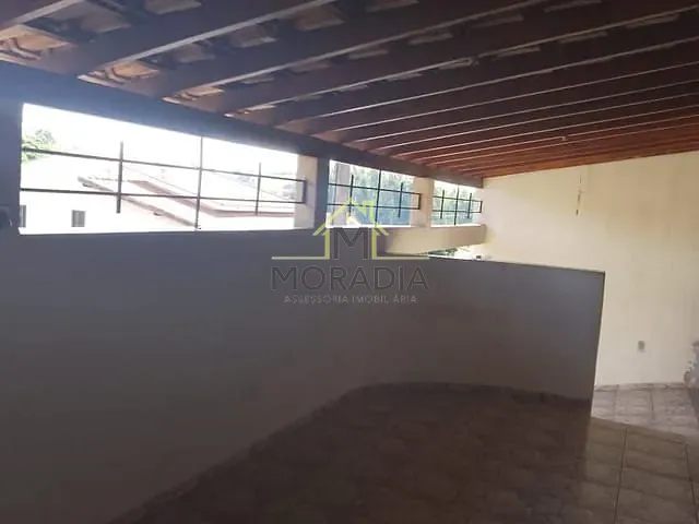 Casa com 250m² 4 quartos e 2 banheiros, à venda, no bairro Parque dos Municípios I em Guaxupé