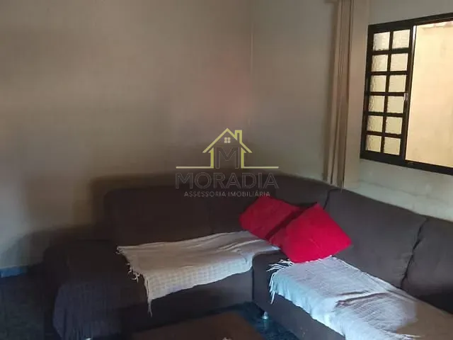 Casa com 250m² 4 quartos e 2 banheiros, à venda, no bairro Parque dos Municípios I em Guaxupé