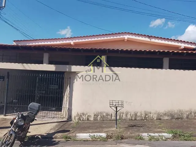 Casa com 250m² 4 quartos e 2 banheiros, à venda, no bairro Parque dos Municípios I em Guaxupé
