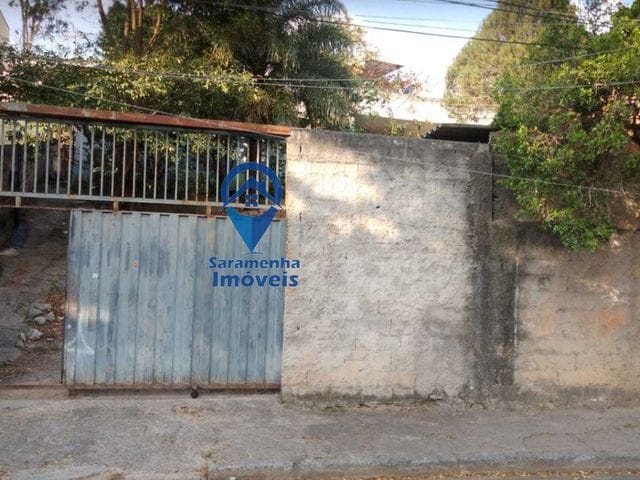 Casa com 740m² 3 quartos e 2 banheiros, à venda, no bairro Aarão Reis em Belo Horizonte