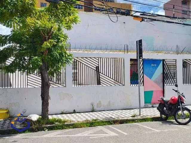 Casa com 309m², para alugar, no bairro Centro em Fortaleza