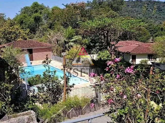 Casa com 5000m² 6 quartos e 8 banheiros, à venda, no bairro Barreira em Guapimirim