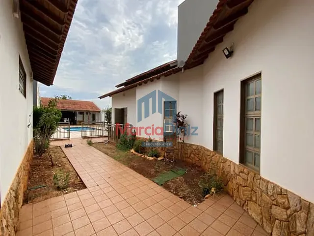 Casa com 943m² 6 quartos e 4 banheiros, para alugar, no bairro Centro em Ituverava
