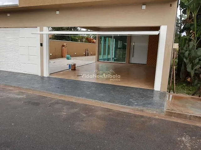 Casa com 400m² 3 quartos e 5 banheiros, à venda, no bairro Loanda em Atibaia