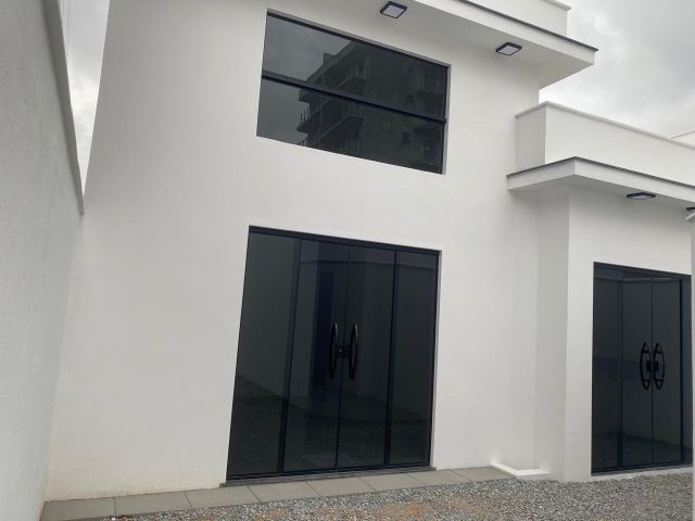 Casa 2 quartos e 1 banheiro, à venda, no bairro Chácara Mariléa em Rio das Ostras