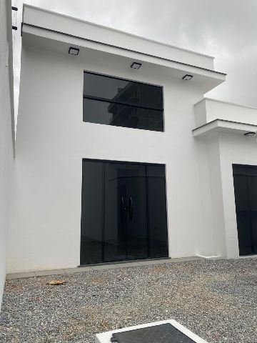 Casa 2 quartos e 1 banheiro, à venda, no bairro Chácara Mariléa em Rio das Ostras