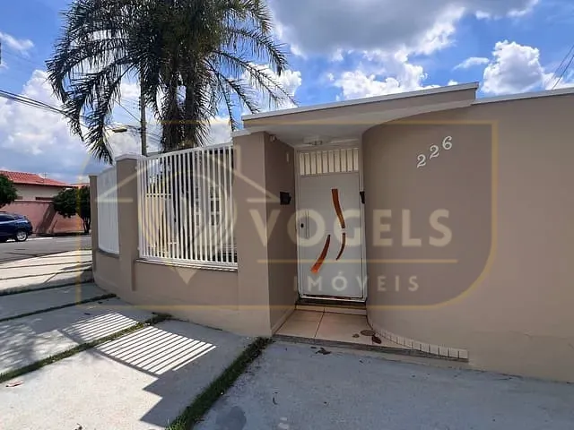 Casa 3 quartos e 2 banheiros, à venda, no bairro Parque Residencial Groot em Holambra